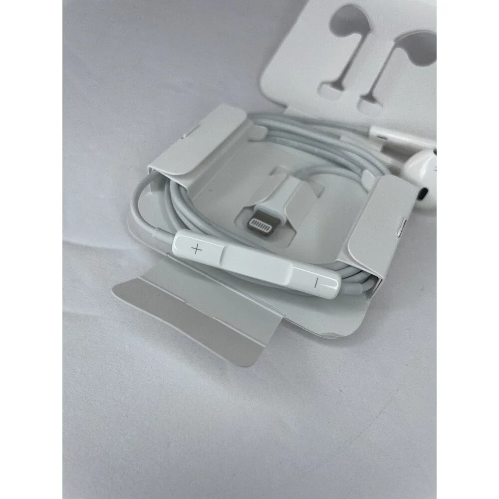 Apple EarPods Wired Headphones with Lightning Connector New